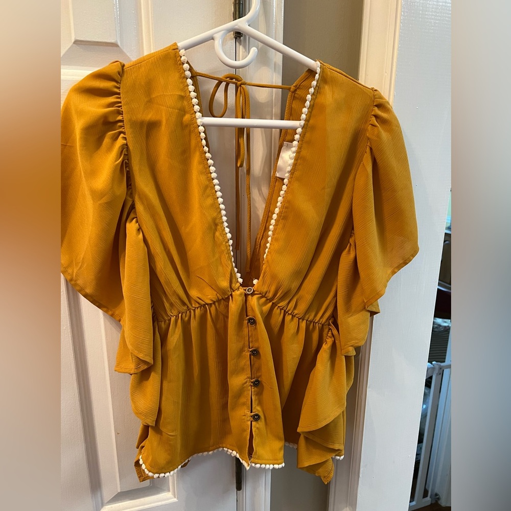 Cute yellow/gold V-neck top